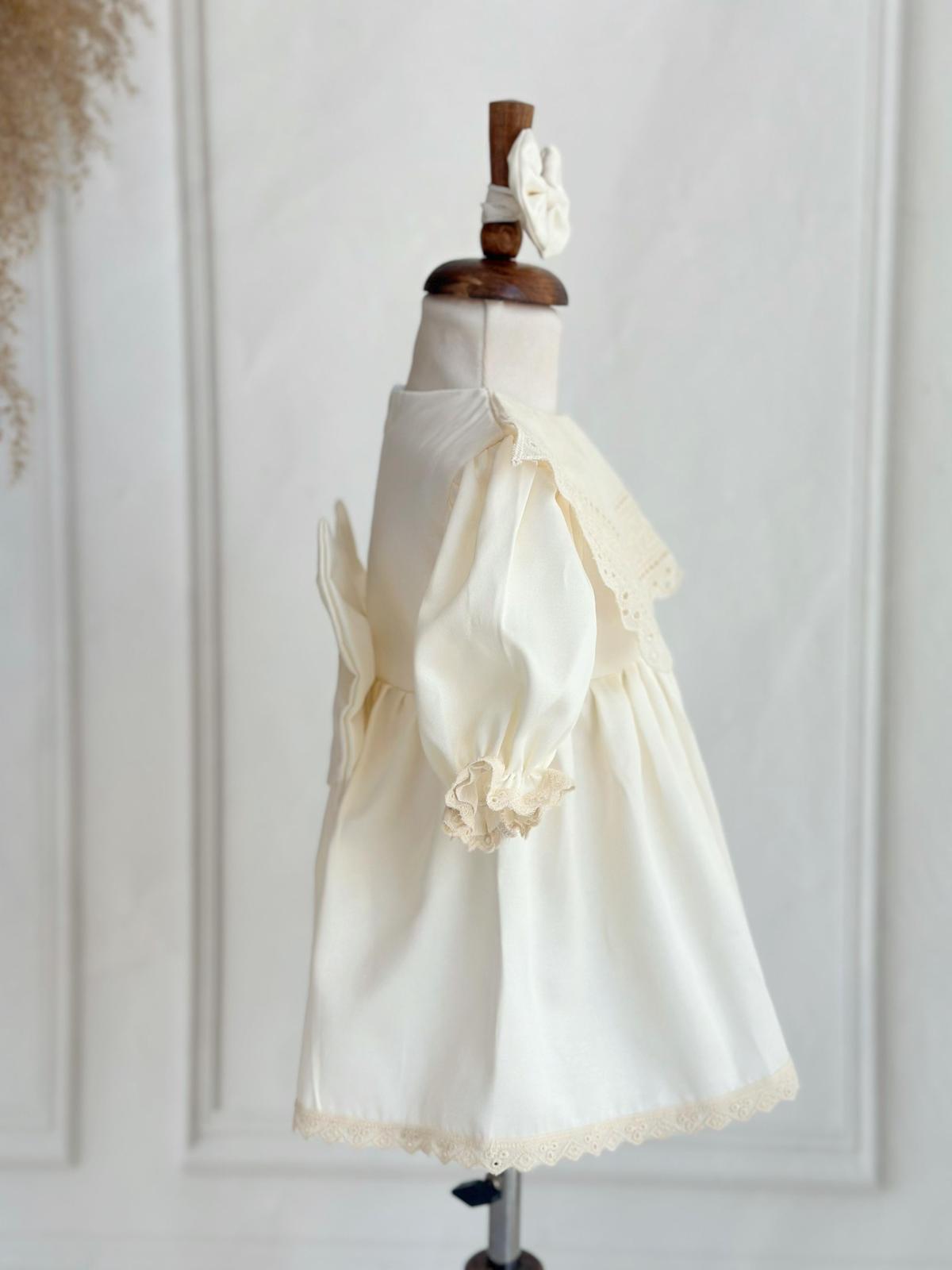 Personalized Ivory Baby Girl Dress with Lace Collar and Embroidered Name – Elegant Vintage Style Birthday Outfit