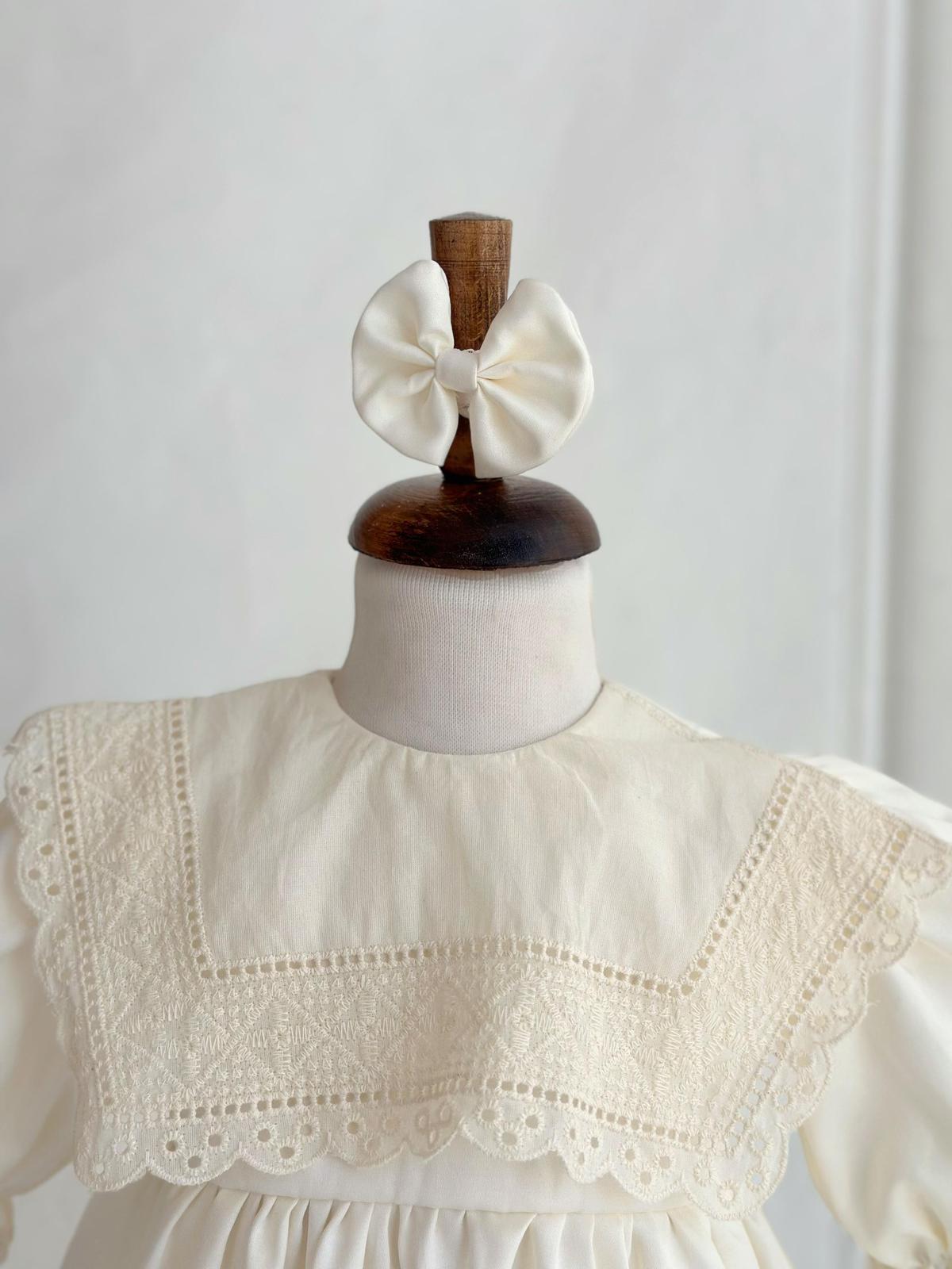 Personalized Ivory Baby Girl Dress with Lace Collar and Embroidered Name – Elegant Vintage Style Birthday Outfit