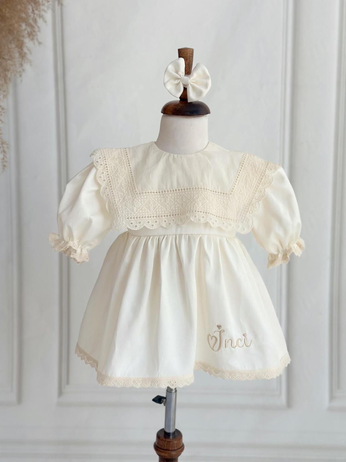 Personalized Ivory Baby Girl Dress with Lace Collar and Embroidered Name – Elegant Vintage Style Birthday Outfit