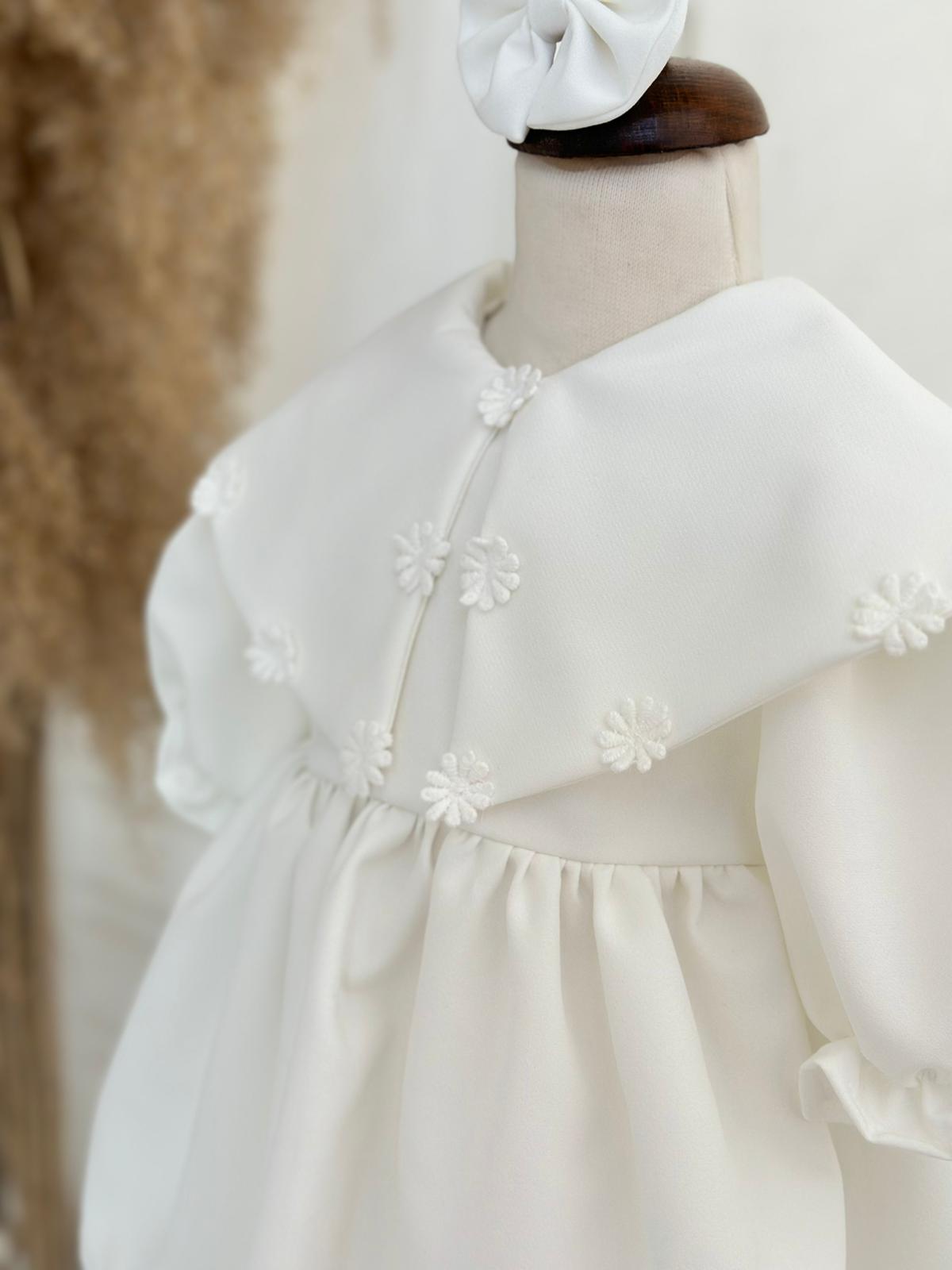 Personalized White Baby Girl Dress with Daisy Appliqués – Custom Name Embroidery, Special Occasion Outfit