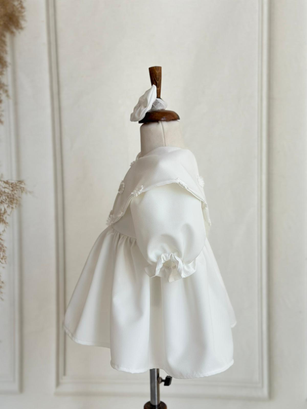 Personalized White Baby Girl Dress with Daisy Appliqués – Custom Name Embroidery, Special Occasion Outfit