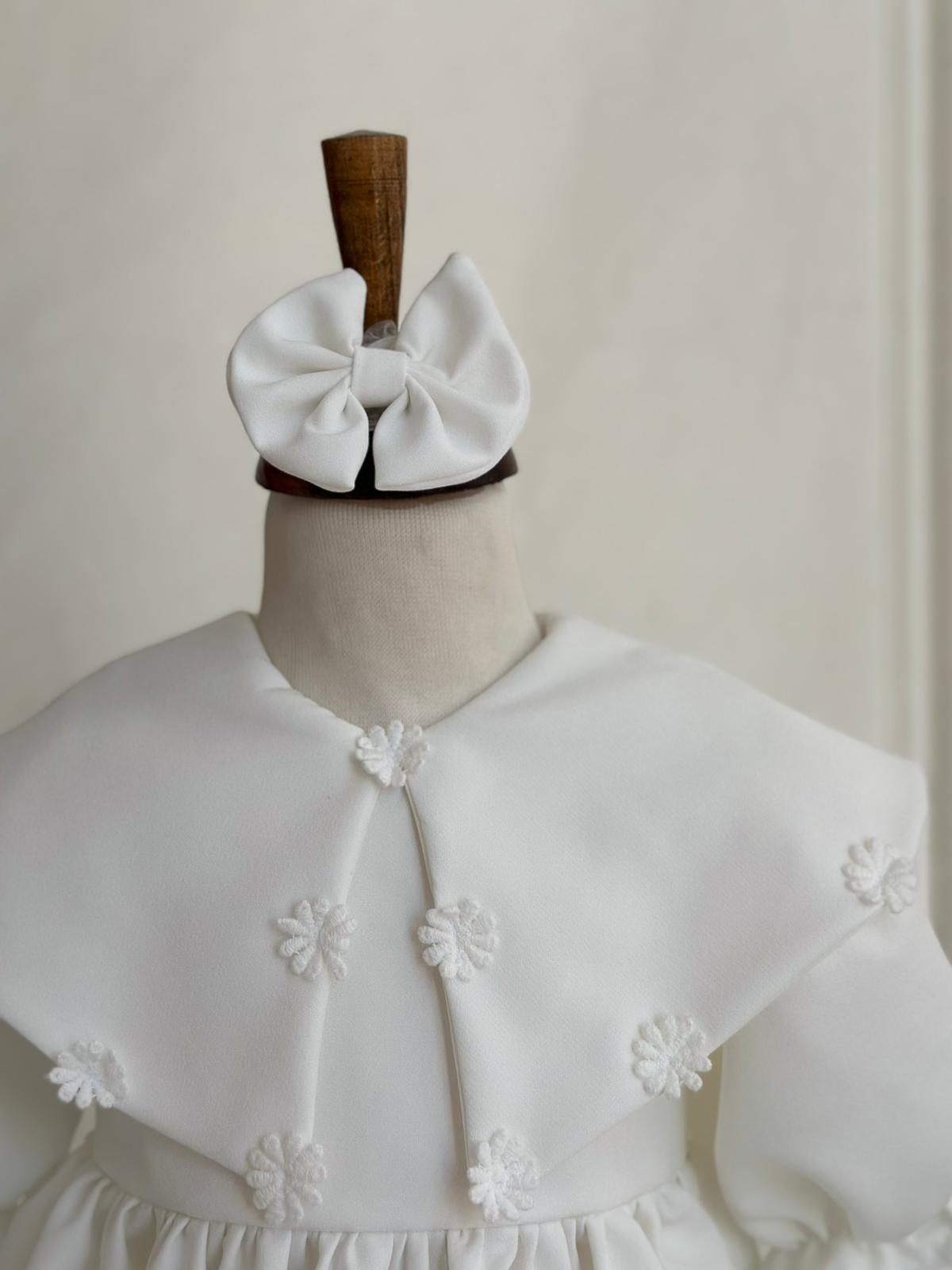 Personalized White Baby Girl Dress with Daisy Appliqués – Custom Name Embroidery, Special Occasion Outfit