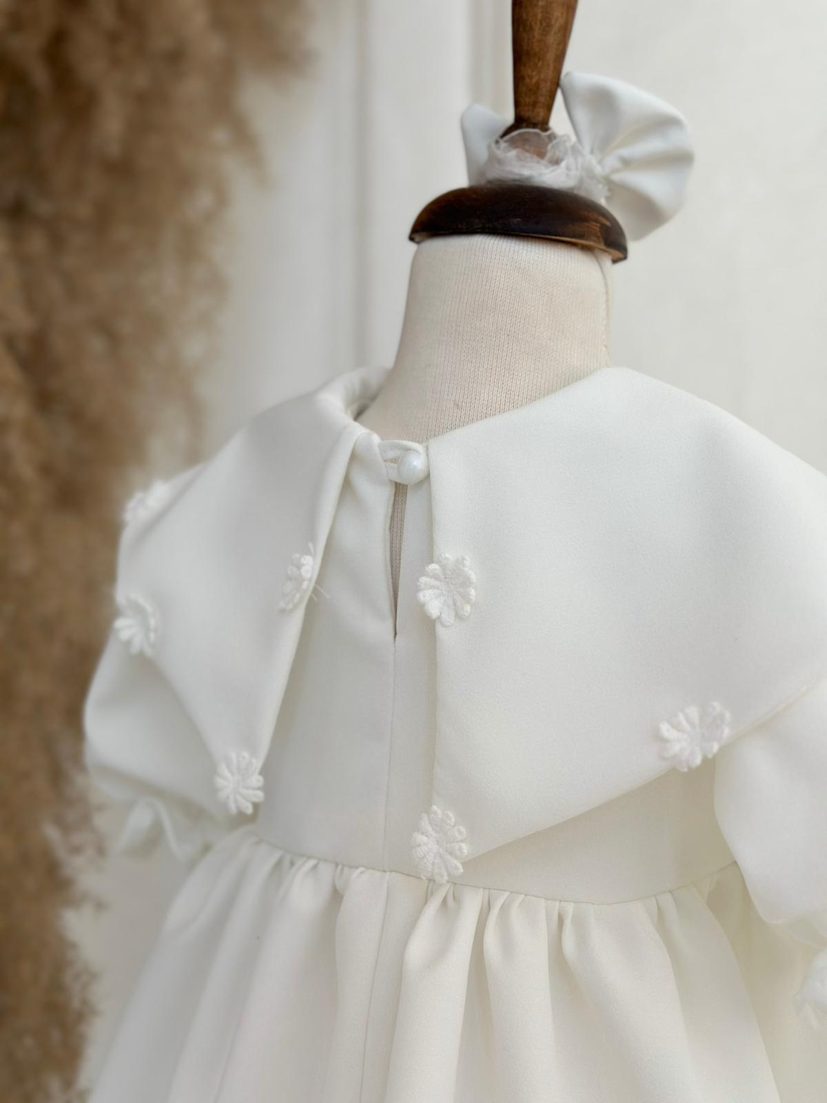 Personalized White Baby Girl Dress with Daisy Appliqués – Custom Name Embroidery, Special Occasion Outfit