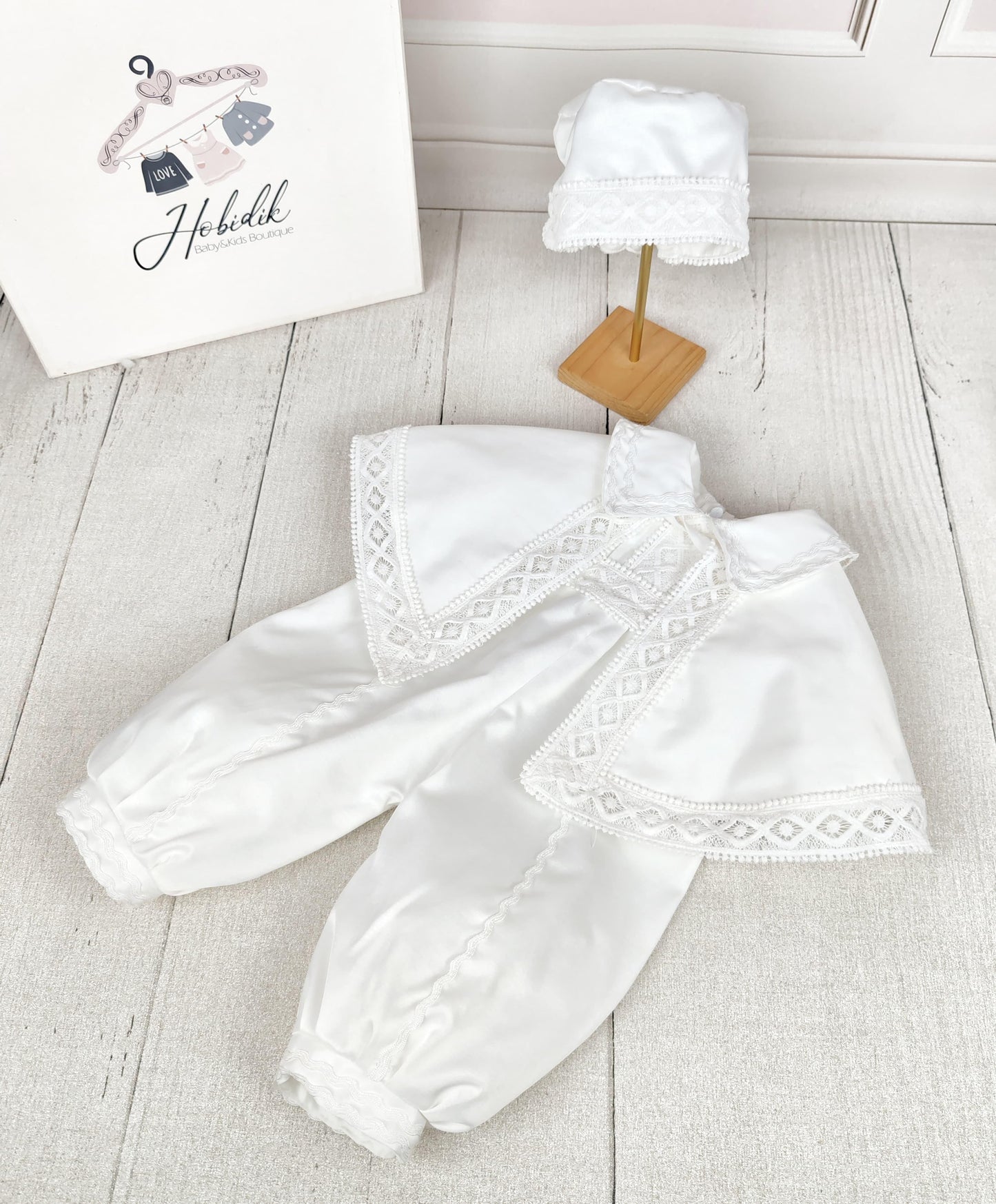 White Hat & Cape Dress for Religious Ceremonies and Special Occasions