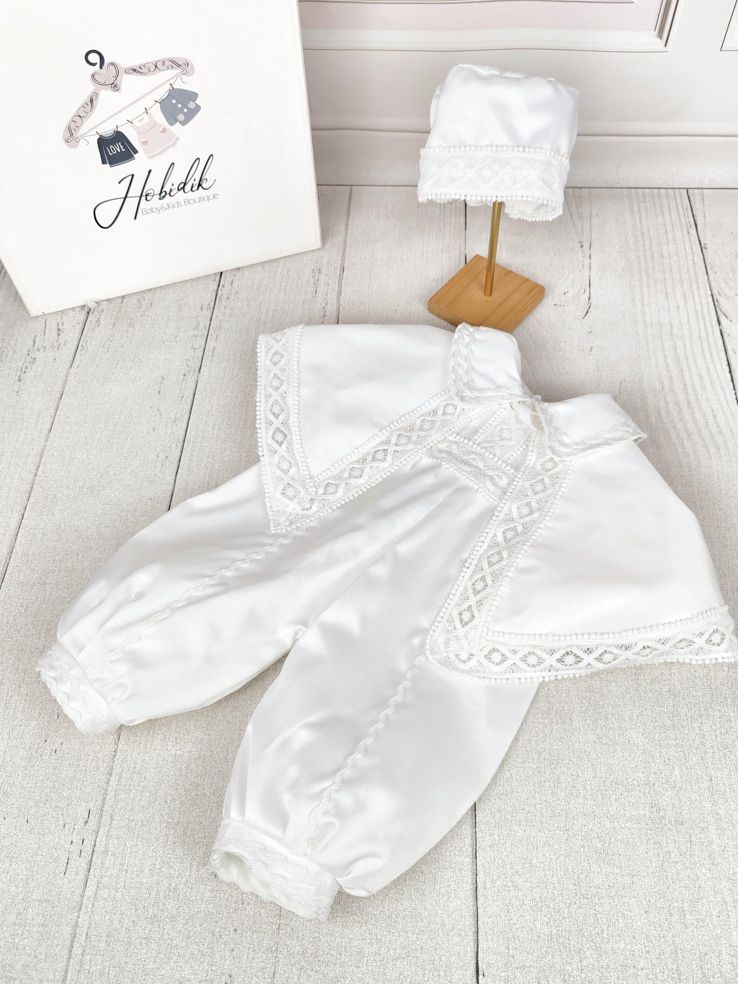 White Hat & Cape Dress for Religious Ceremonies and Special Occasions