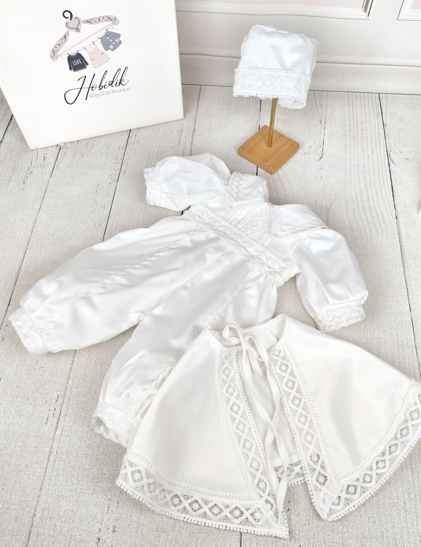 White Hat & Cape Dress for Religious Ceremonies and Special Occasions