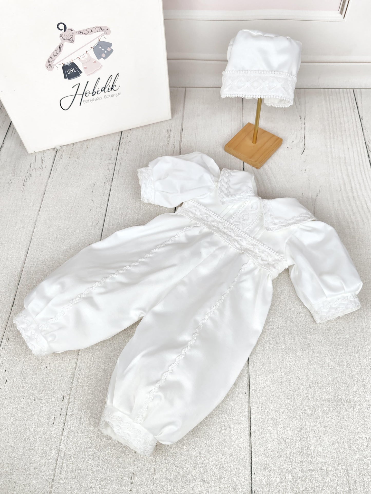 White Hat & Cape Dress for Religious Ceremonies and Special Occasions